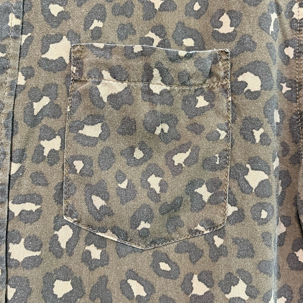 Vintage Re-Mastered Leopard Print Button-Up Shirt Unisex XS - Picture 10 of 13